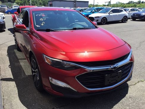 Used 2021 Chevrolet Malibu RS FWD image 2