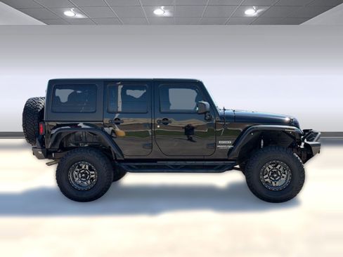 Used 2018 Jeep Wrangler Unlimited Sport S image 8