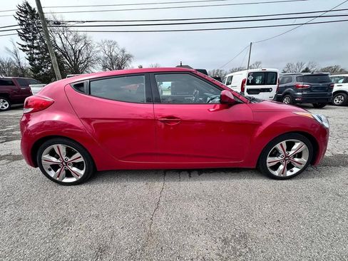 Used 2017 Hyundai Veloster Value Edition FWD image 7