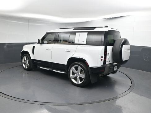 Used 2023 Land Rover Defender 110 X-Dynamic SE image 3