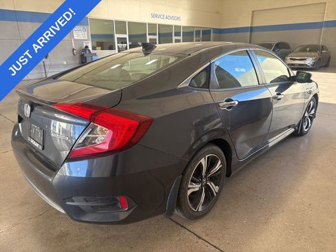 Used 2018 Honda Civic Touring image 3