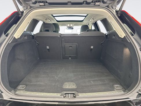 Used 2025 Volvo XC60 B5 Plus image 19