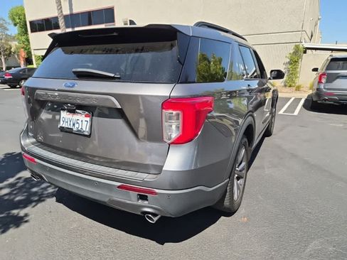 Used 2023 Ford Explorer XLT w/ Equipment Group 202A RWD image 5