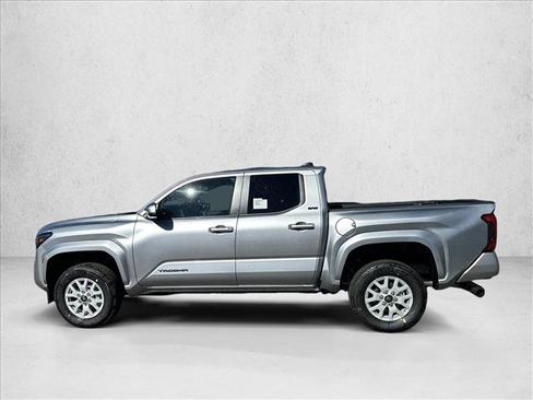 Certified 2025 Toyota Tacoma SR5 image 4