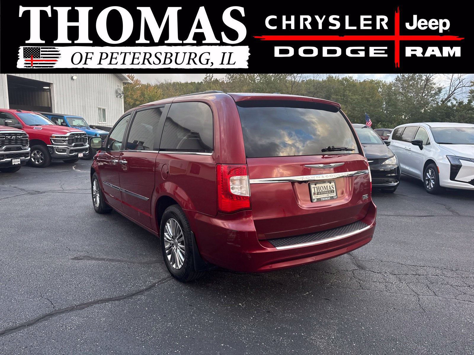 Used 2013 Chrysler Town & Country Touring-L FWD image 5