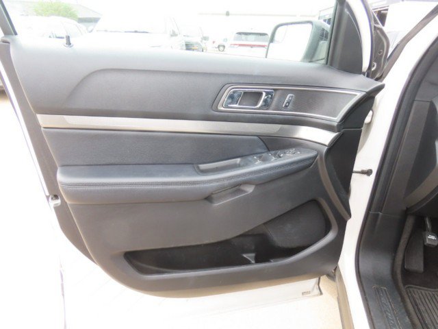 Used 2018 Ford Explorer XLT w/ Equipment Group 202A FWD image 23