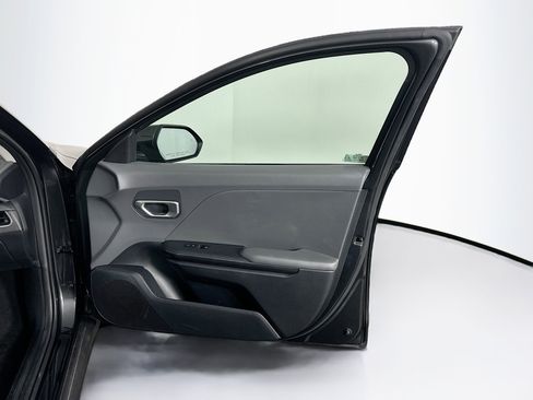 Used 2025 Kia K4 LXS image 32