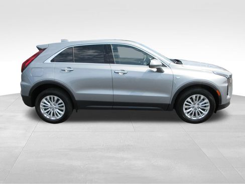 Certified 2024 Cadillac XT4 Luxury w/ Cold Weather Package FWD image 6