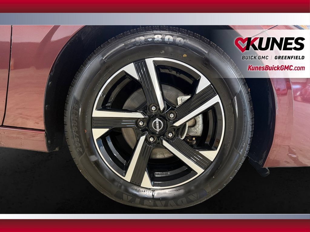 Used 2024 Nissan Sentra SV FWD image 9