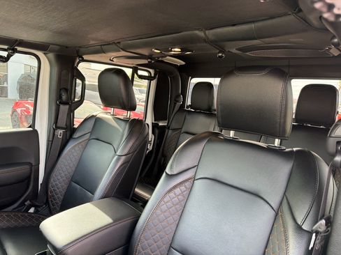 Used 2023 Jeep Gladiator Overland AWD/4WD image 6
