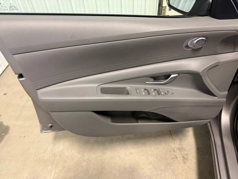Used 2023 Hyundai Elantra SE FWD image 23