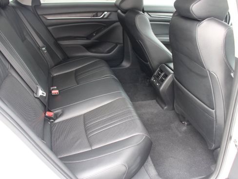 Used 2022 Honda Accord Touring image 18