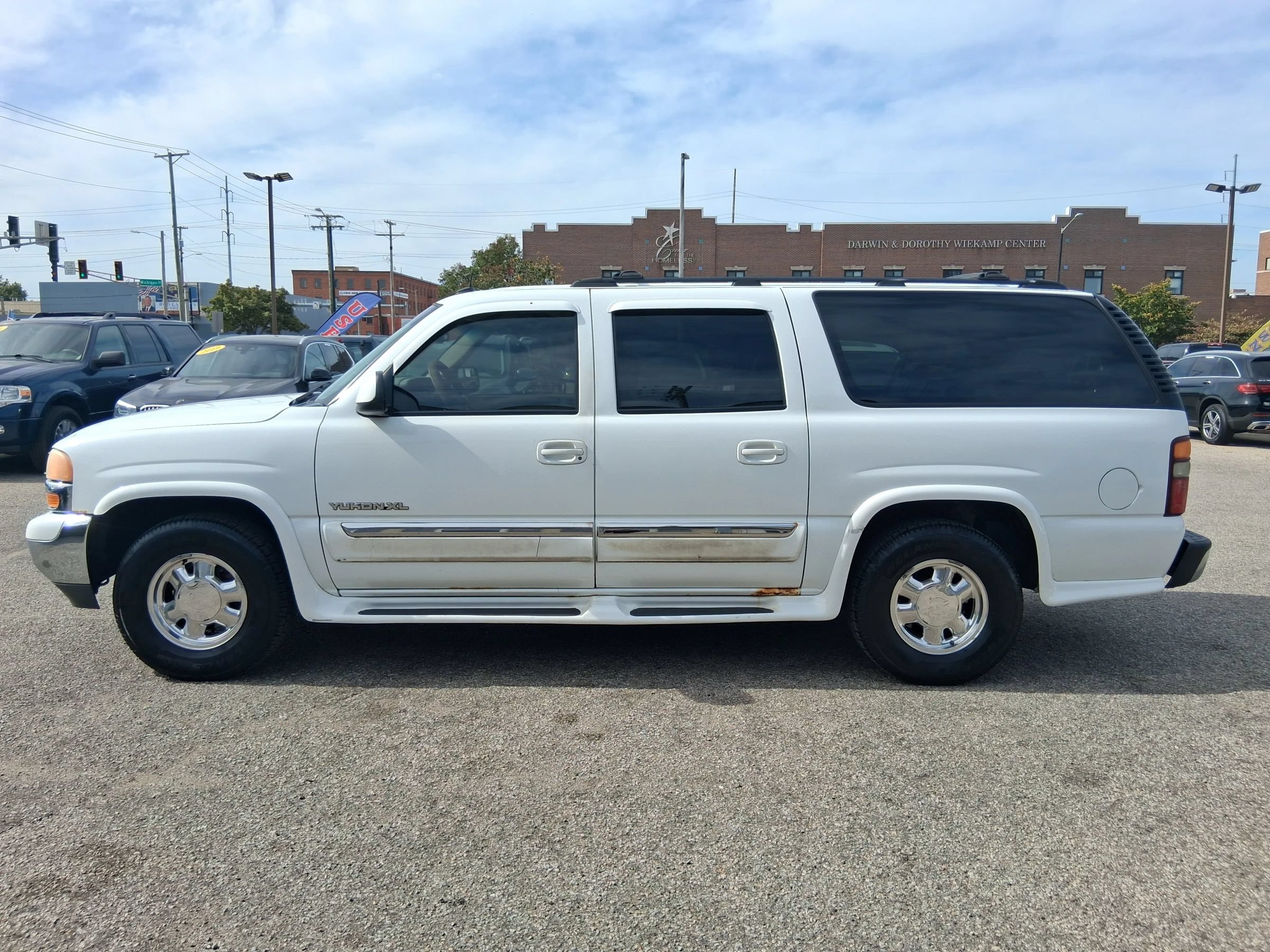 Used 2003 GMC Yukon XL SLT w/ 1SD Preferred Equipment Group AWD/4WD image 6