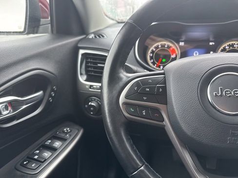 Used 2020 Jeep Cherokee Limited image 23