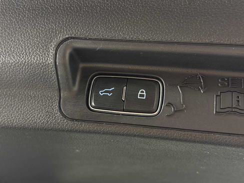 Used 2020 Ford Explorer XLT w/ Equipment Group 202A AWD/4WD image 18