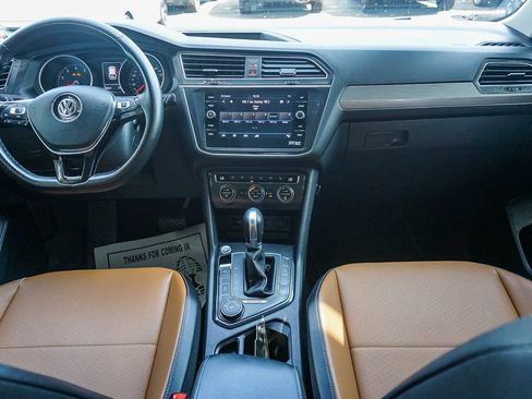 Used 2018 Volkswagen Tiguan SE w/ Panoramic Sunroof Package AWD/4WD image 15