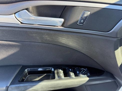 Used 2015 Ford Fusion SE image 16