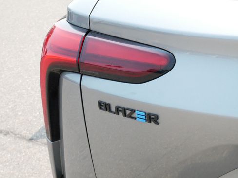 Used 2024 Chevrolet Blazer EV LT AWD/4WD image 17