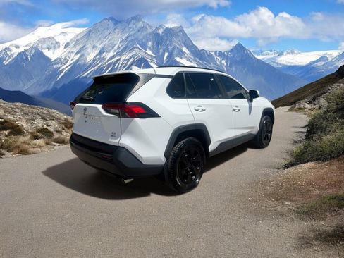 Used 2019 Toyota RAV4 LE w/ All Weather Liner Package AWD/4WD image 5