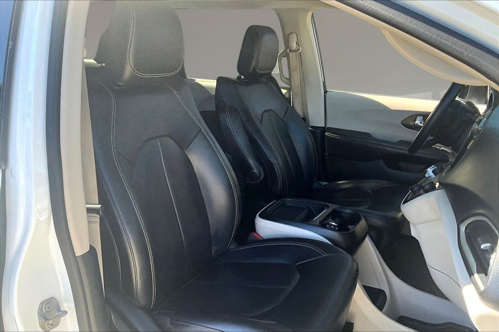 Used 2020 Chrysler Voyager Lxi FWD image 25