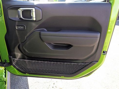 New 2025 Jeep Wrangler Rubicon w/ Technology Group image 33