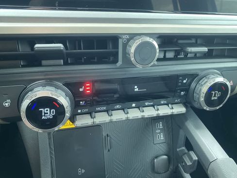 Used 2025 Toyota Tacoma TRD Sport w/ TRD Sport Premium Package image 18