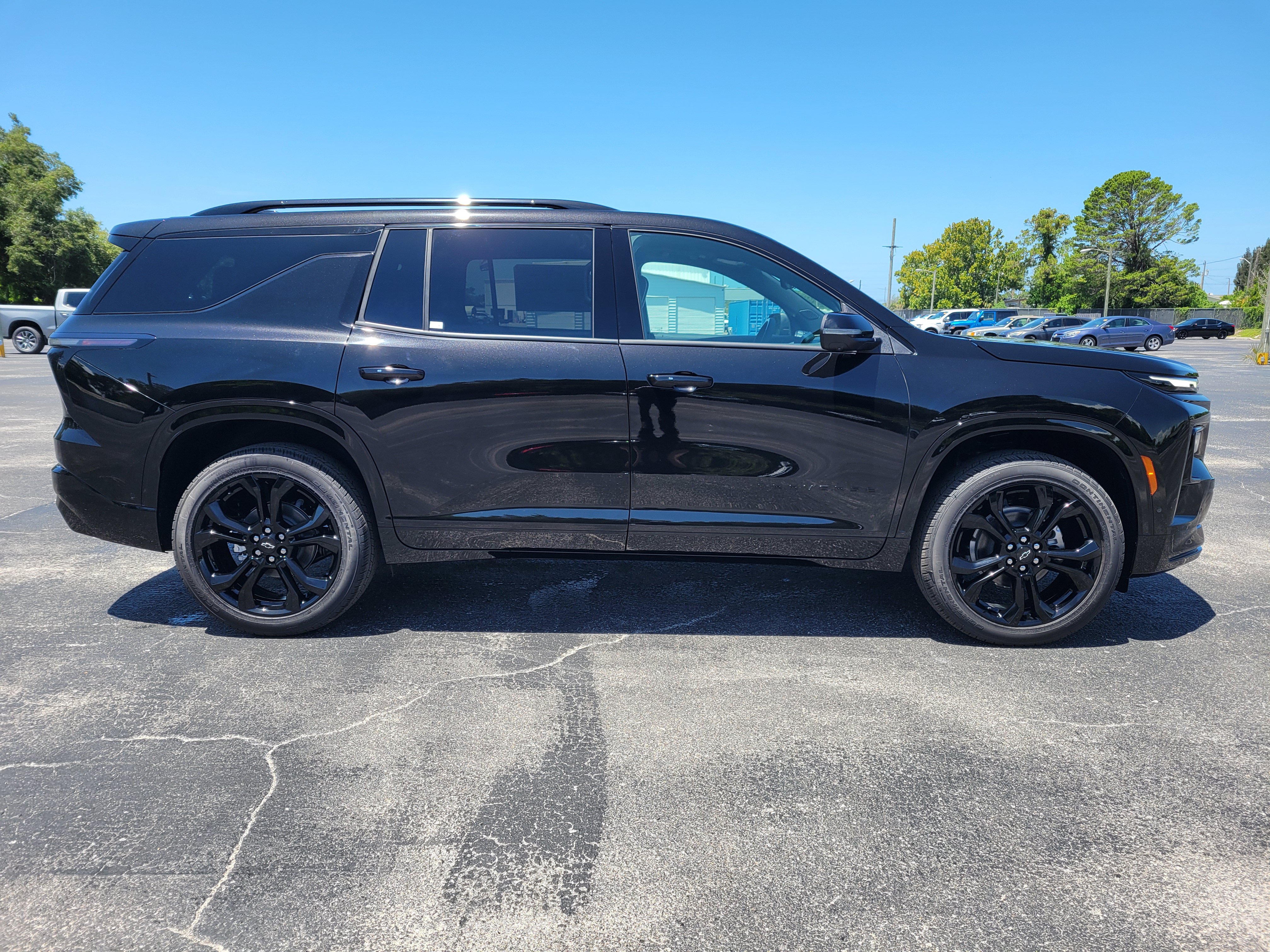 New 2027 Chevrolet Traverse RS w/ LPO, Floor Liner Package FWD image 4