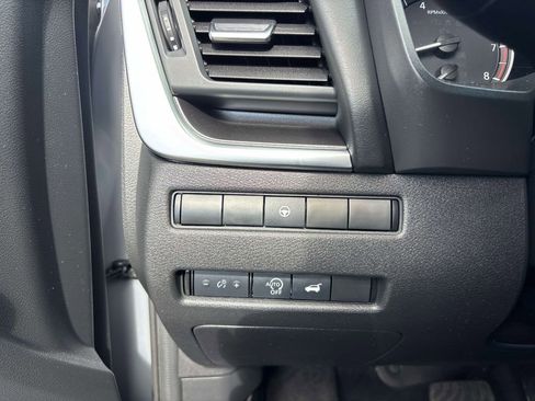 Used 2023 Nissan Rogue SV w/ SV Premium B Package image 18