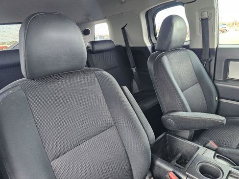 Used 2010 Toyota FJ Cruiser 4WD image 17