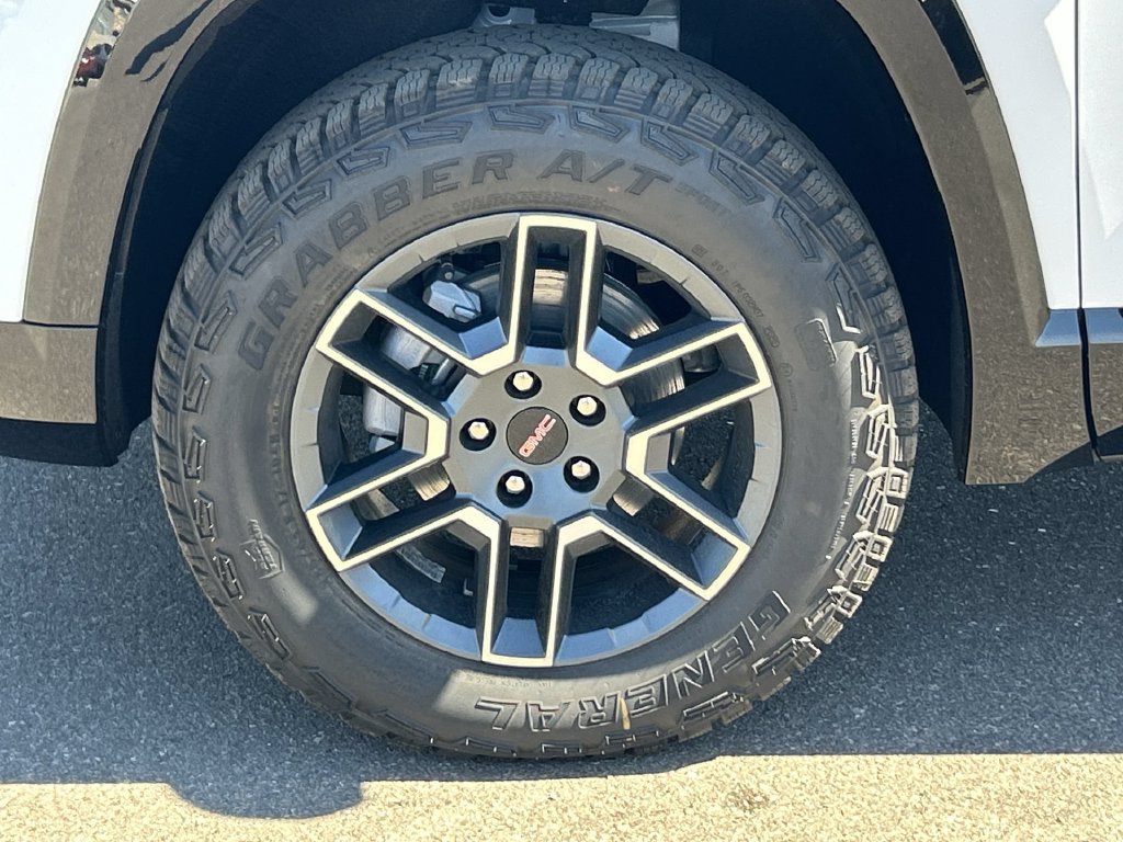 New 2027 GMC Terrain AT4 w/ Convenience Package III AWD/4WD image 33