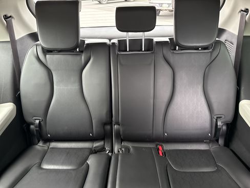 Used 2022 Kia Carnival EX FWD image 14