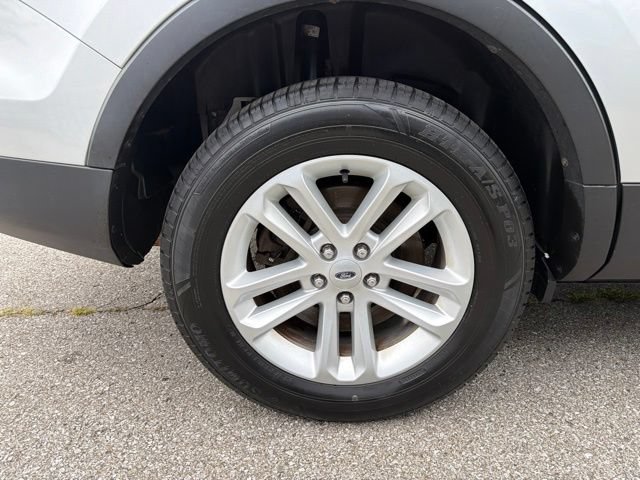 Used 2015 Ford Explorer XLT w/ Equipment Group 201A AWD/4WD image 33