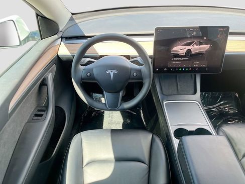 Used 2022 Tesla Model Y Long Range AWD/4WD image 23