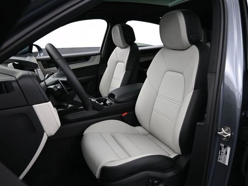 New 2026 Porsche Cayenne Coupe AWD/4WD image 5