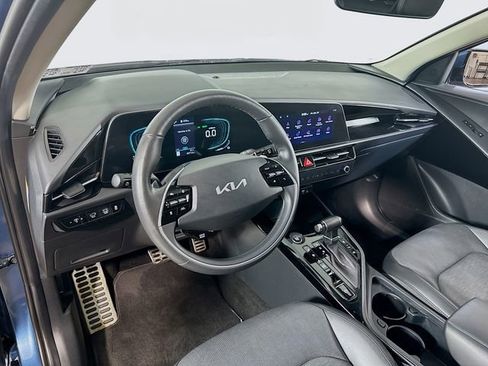 Used 2023 Kia Niro SX Touring image 17