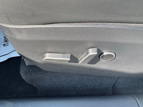 Used 2023 Tesla Model Y Long Range image 19