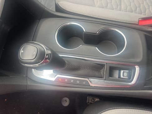 Used 2019 Chevrolet Equinox LS w/ LS Convenience Package image 16