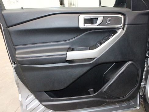 Used 2022 Ford Explorer XLT RWD image 17