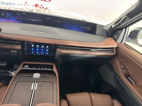 New 2025 Lincoln Navigator Reserve image 12