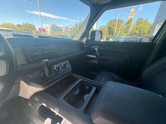 Used 2023 Land Rover Defender 90 X-Dynamic SE AWD/4WD image 12