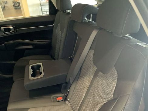 Used 2025 Kia Sorento LX image 12