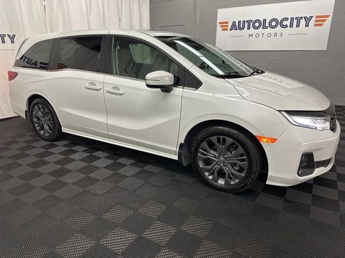Used 2025 Honda Odyssey Touring image 2