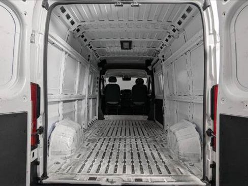 Used 2024 RAM ProMaster 2500 w/ Convenience Group FWD image 14