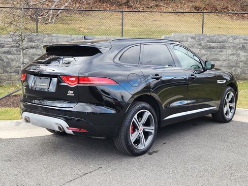 Used 2019 Jaguar F-PACE S image 2