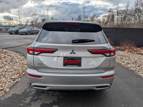 Used 2024 Mitsubishi Outlander SE image 4