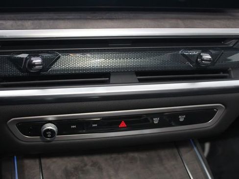 Used 2025 BMW X7 xDrive40i w/ Executive Package image 16