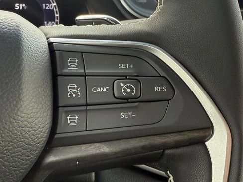 Used 2025 Jeep Grand Cherokee L Limited w/ Black Appearance Package AWD/4WD image 28