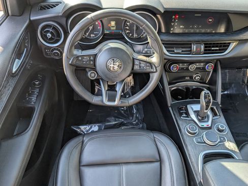 Used 2023 Alfa Romeo Stelvio Sprint image 11