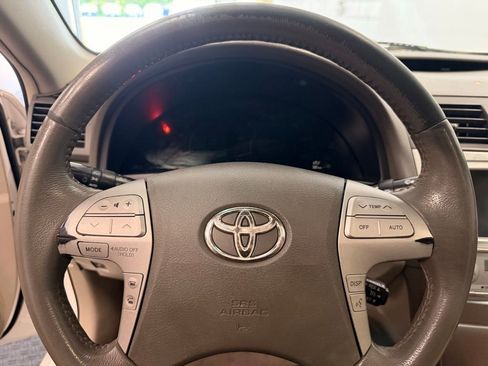 Used 2011 Toyota Camry XLE w/ SE/XLE Extra-Value Pkg FWD image 18