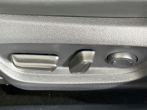 Used 2023 Toyota Camry SE image 13